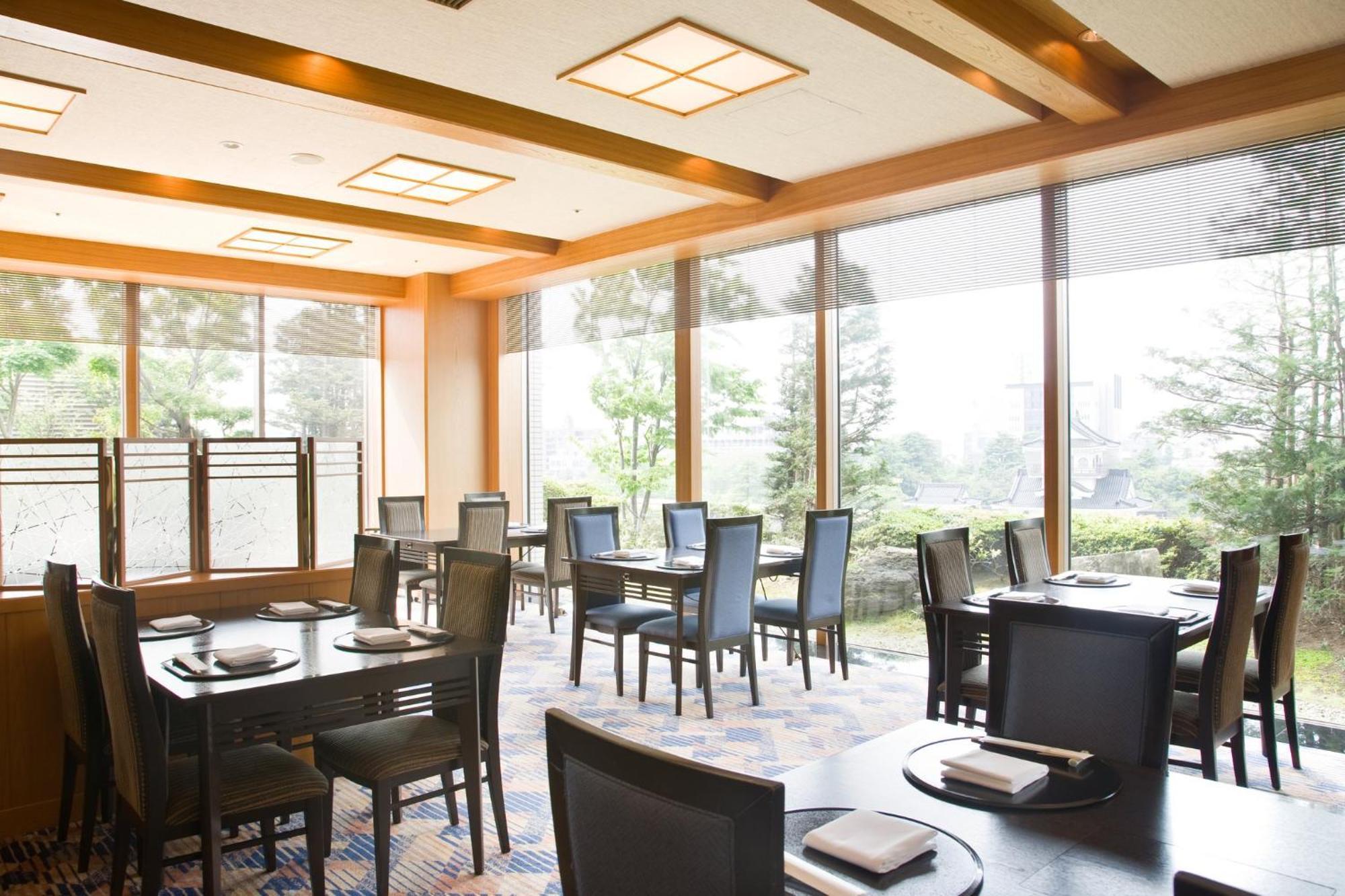 Hotel Ana Crowne Plaza Toyama By Ihg Extérieur photo